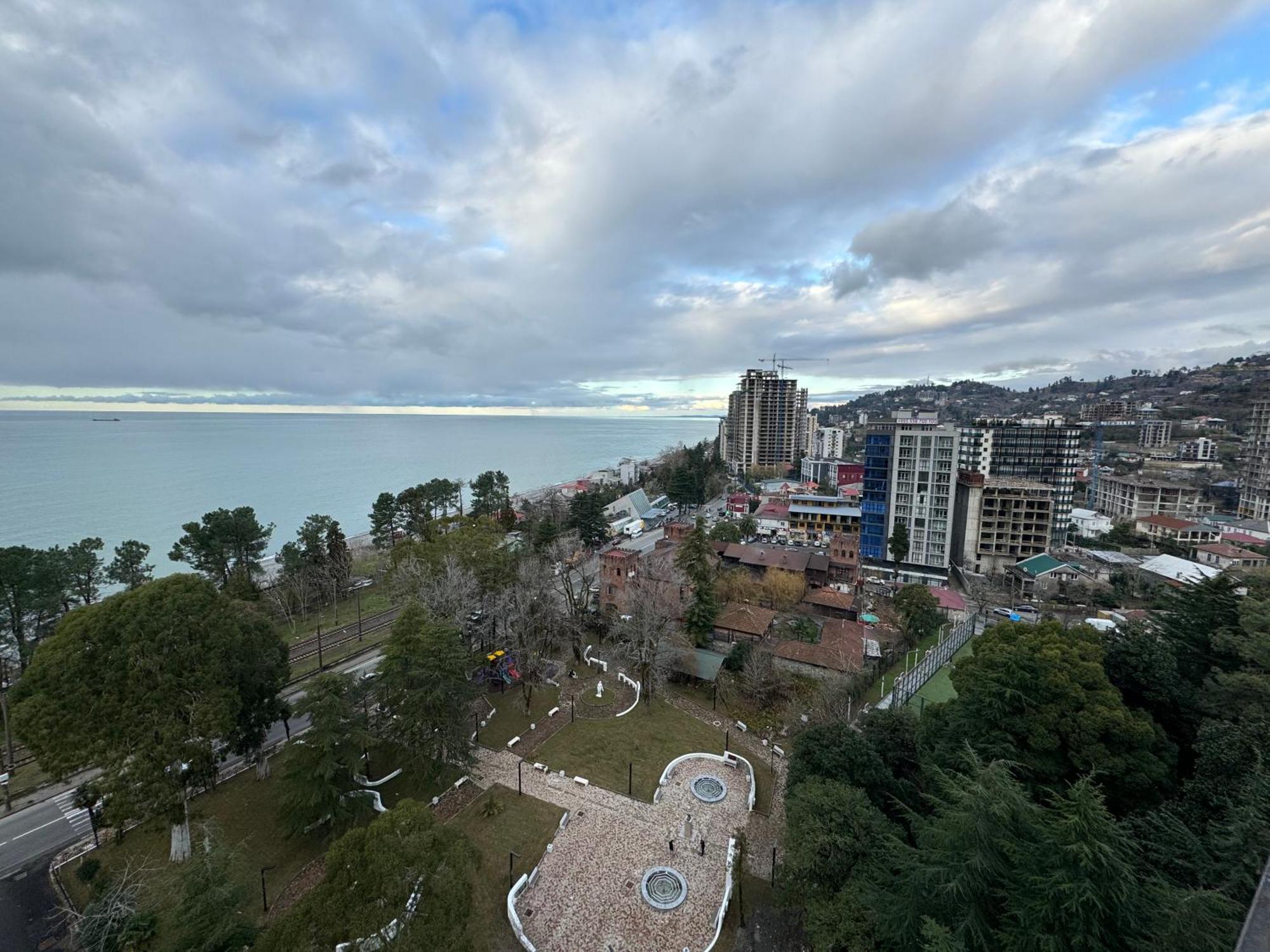 Colibri Apartment Batumi Ngoại thất bức ảnh