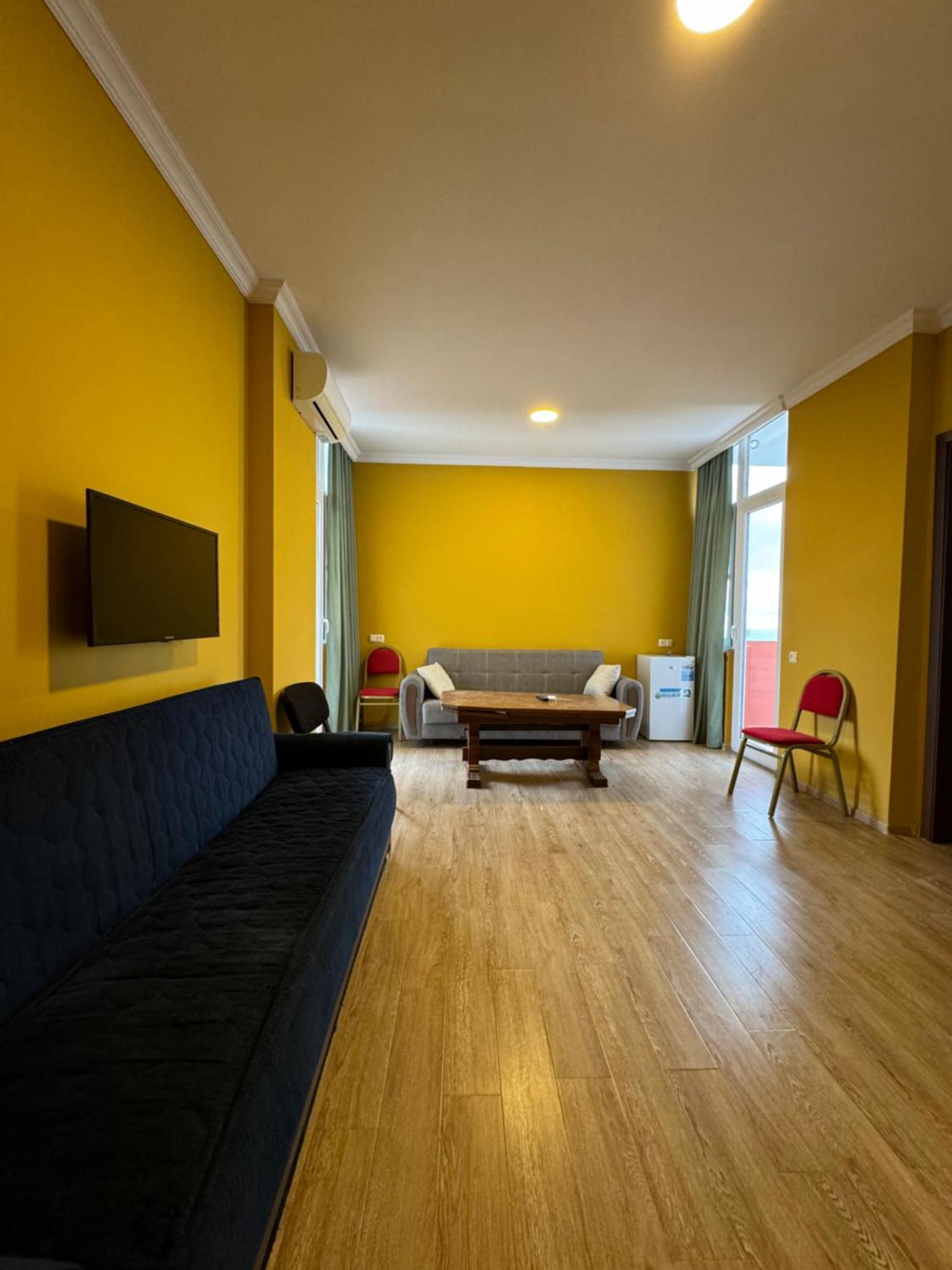 Colibri Apartment Batumi Ngoại thất bức ảnh