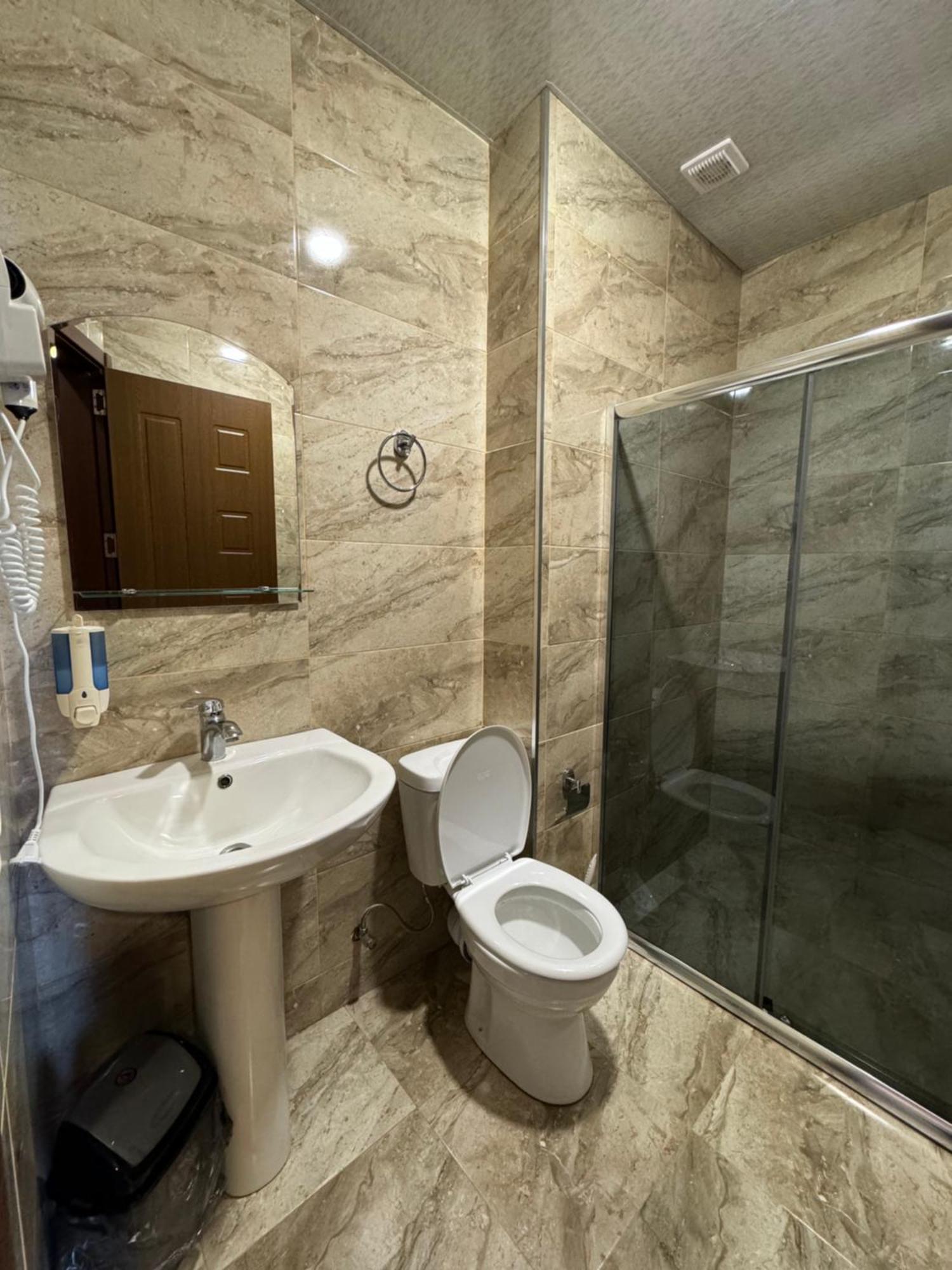 Colibri Apartment Batumi Ngoại thất bức ảnh