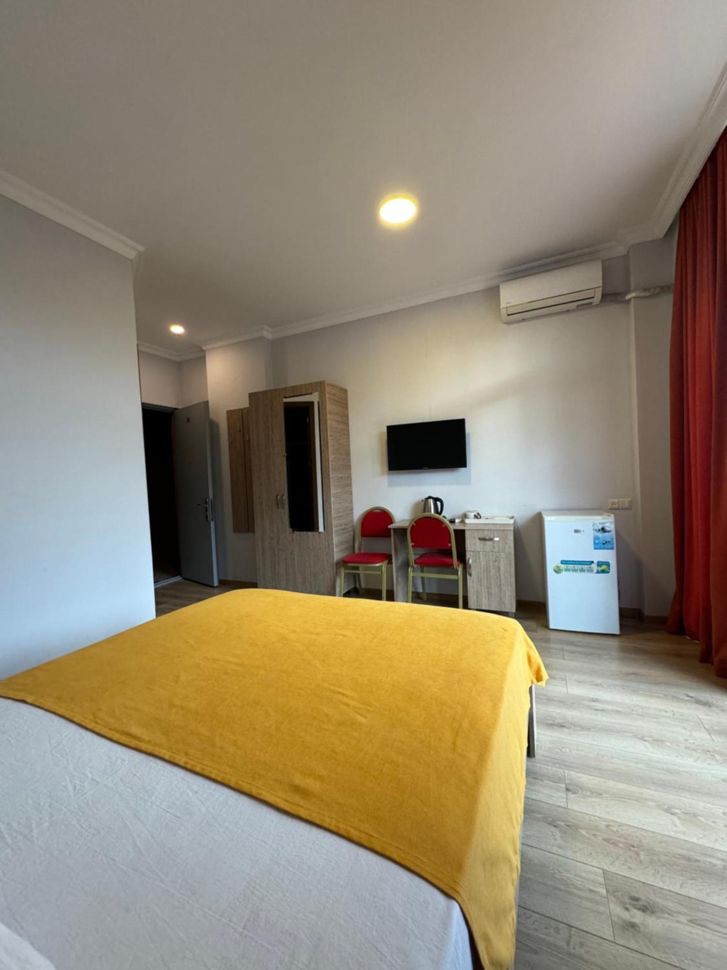 Colibri Apartment Batumi Ngoại thất bức ảnh