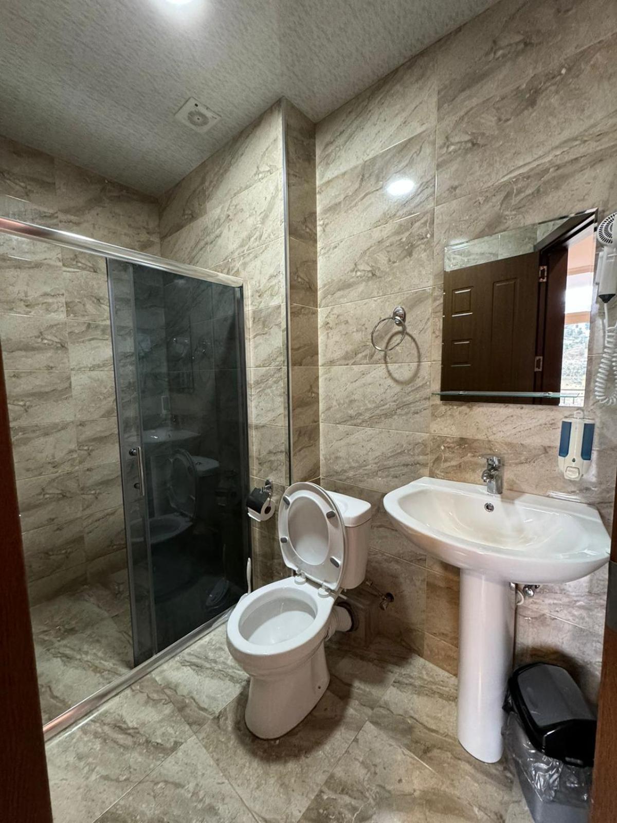 Colibri Apartment Batumi Ngoại thất bức ảnh